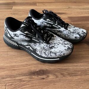 Brooks Adrenaline GTS 23